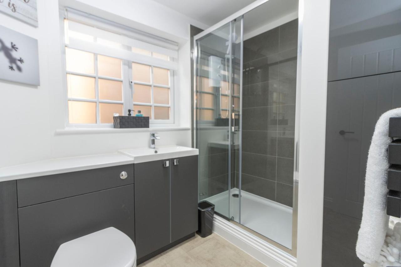 Spacious City Centre Apt Near Cathedral Exeter Buitenkant foto