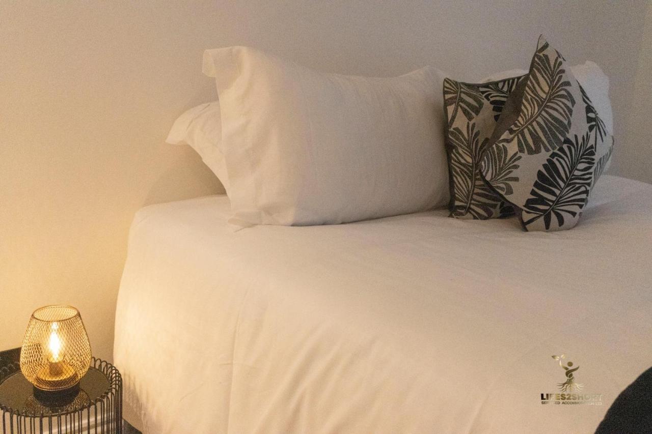 Spacious City Centre Apt Near Cathedral Exeter Buitenkant foto